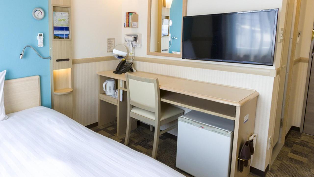 Toyoko Inn Iwakuni Eki Nishi Guchi Buitenkant foto